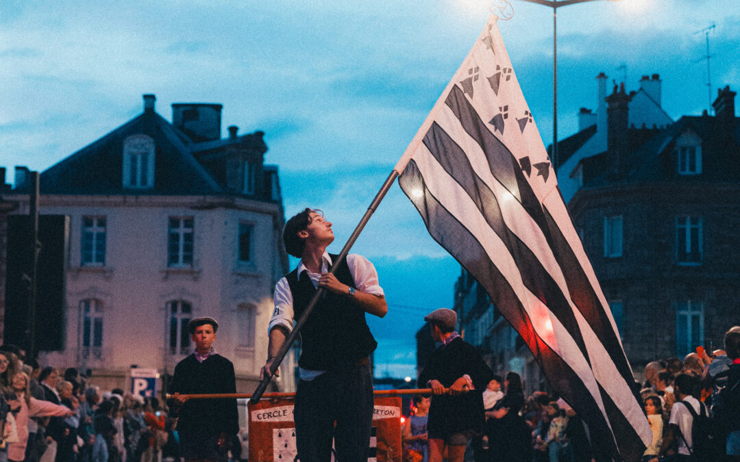 Triomphe des sonneurs et danseurs