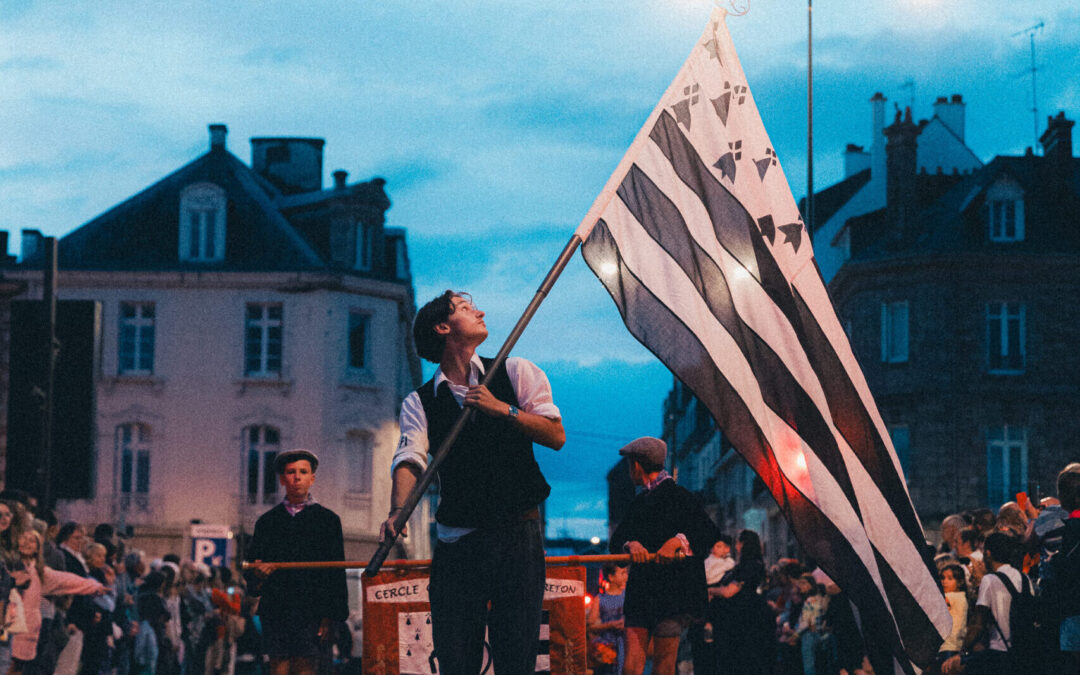 Triomphe des sonneurs et danseurs