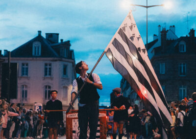 Triomphe des sonneurs et danseurs